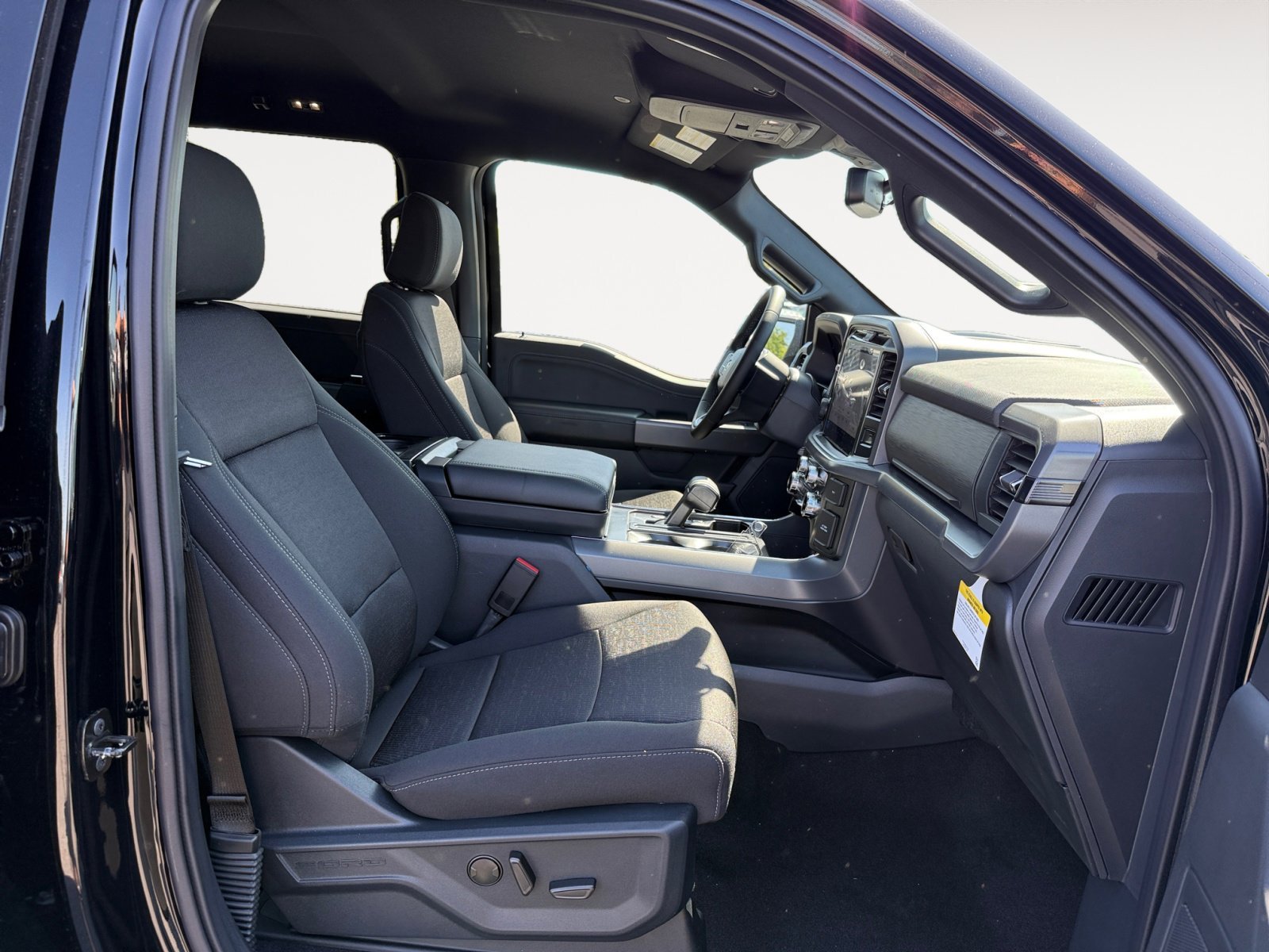 2025 Ford F-150 XLT - Photo 19