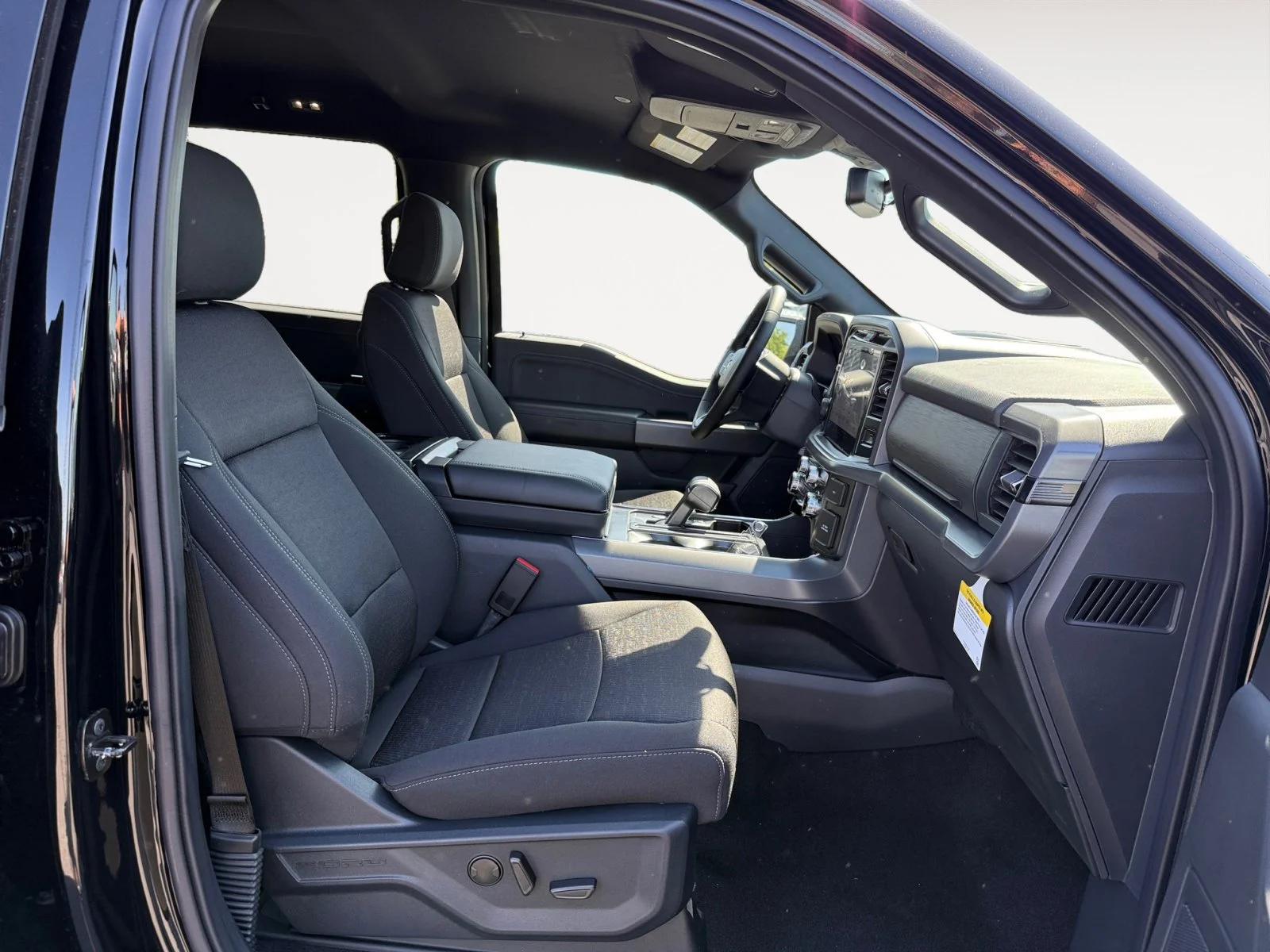 2025 Ford F-150 XLT - Photo 19