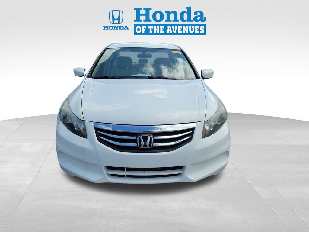 Used 2012 White Orchid Pearl Honda SE image 2