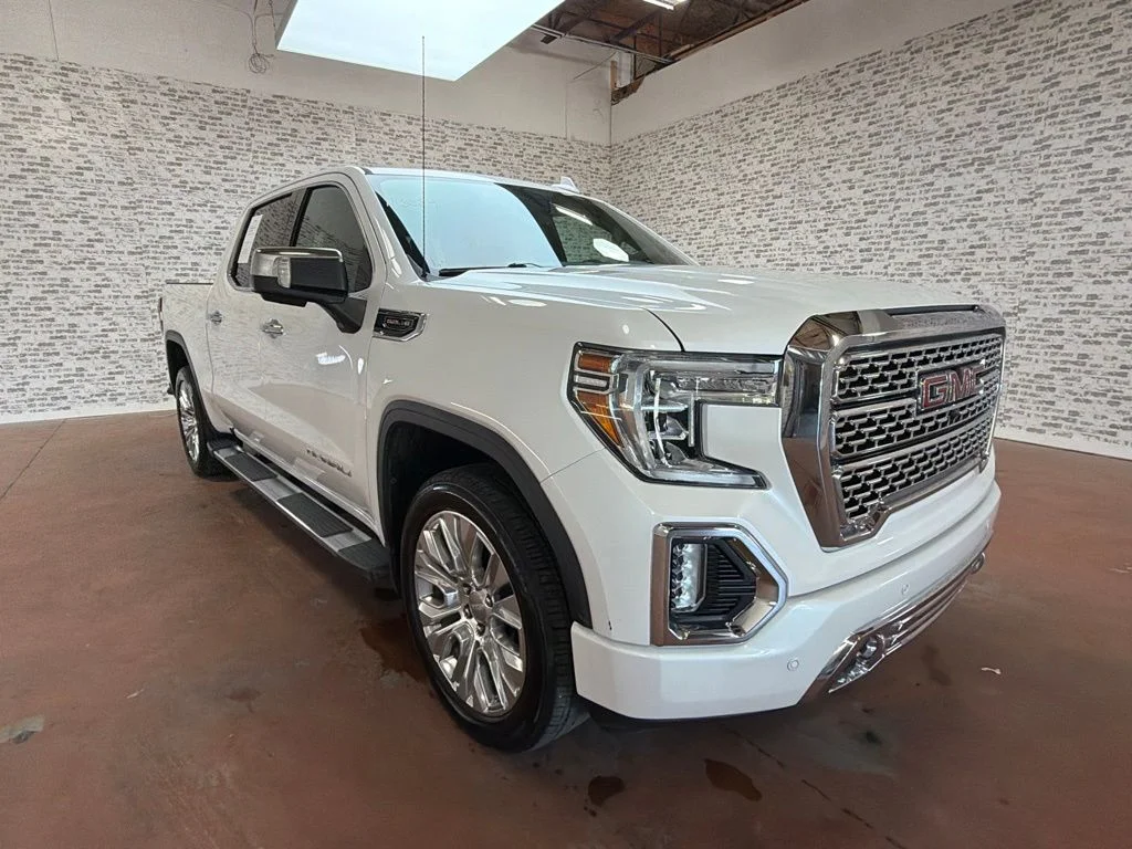 Used 2020 White Frost Tricoat GMC Denali image 9