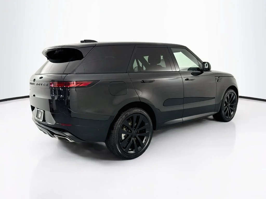 New 2027 Santorini Black Land Rover Dynamic SE image 5