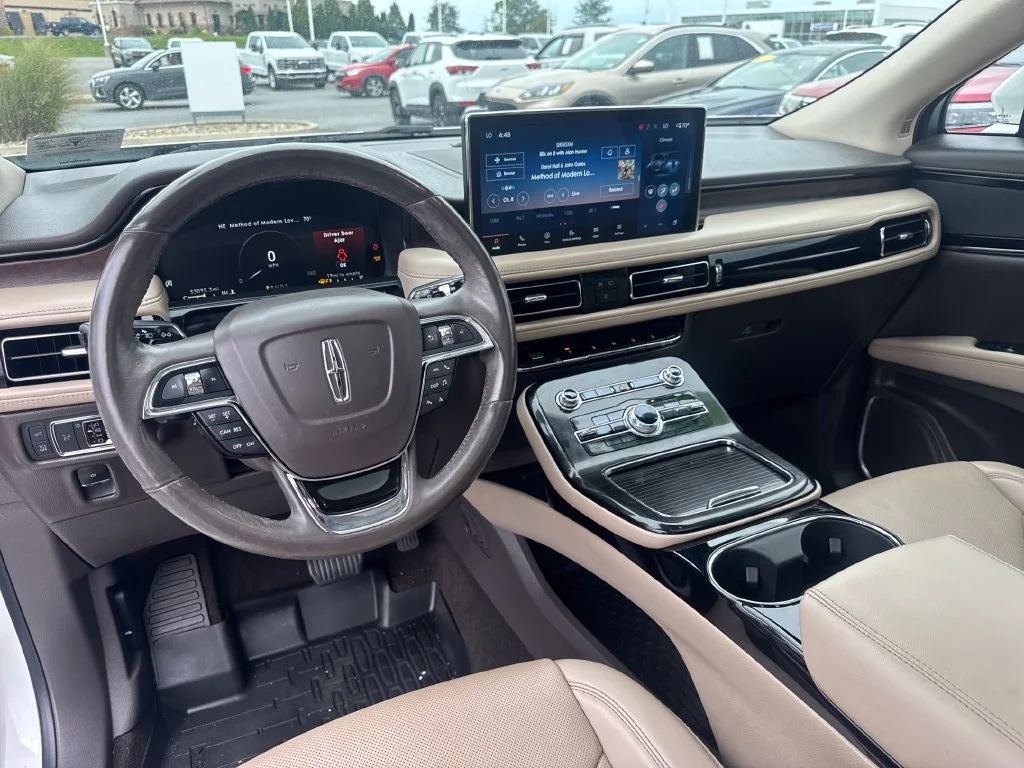 Used 2022 White Metallic Lincoln Reserve image 34