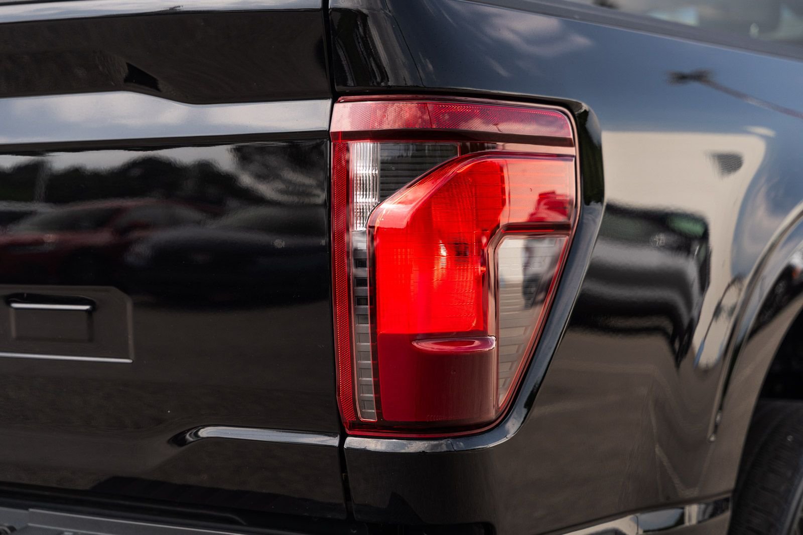 2025 Ford F-150 XLT - Photo 14