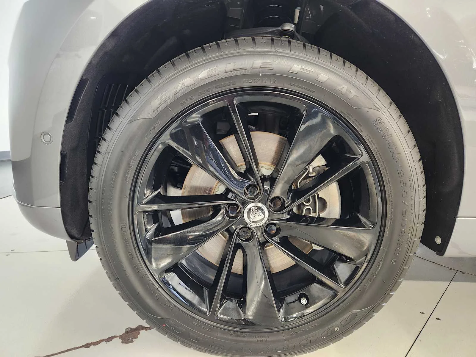 New 2026 Eiger Grey Metallic Jaguar R-Dynamic S image 14
