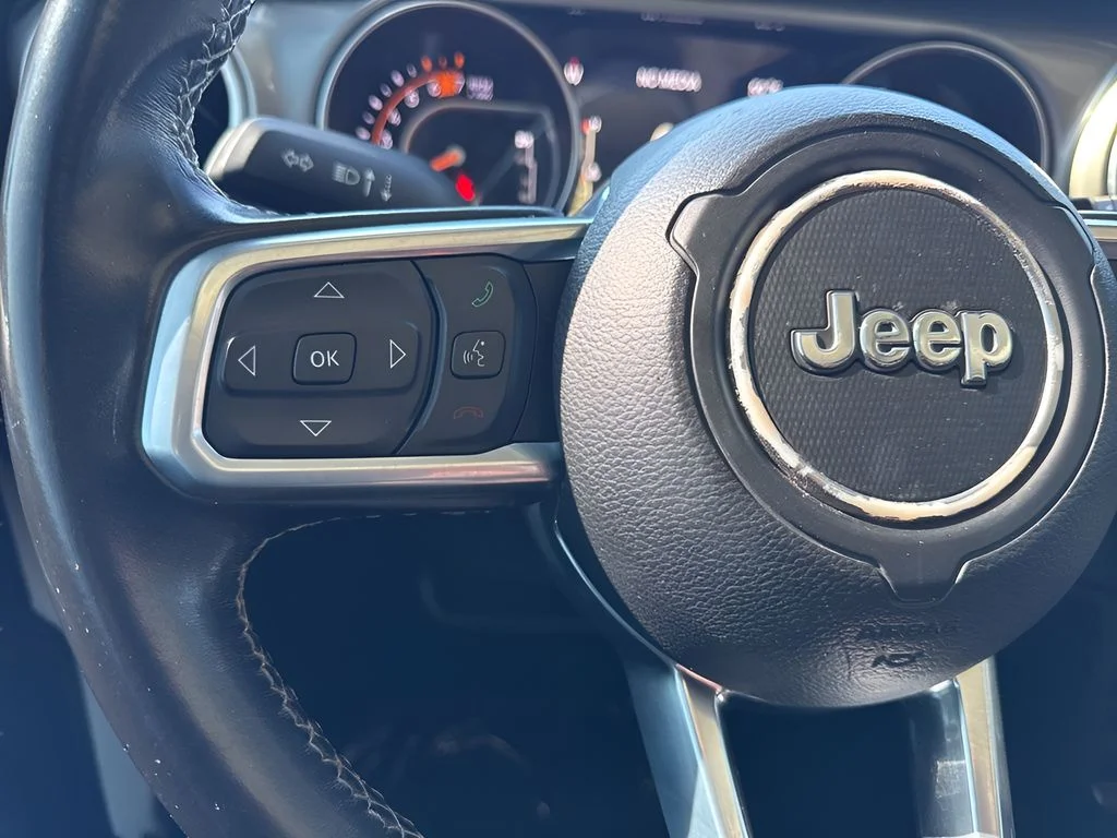 Used 2021 White Jeep Unlimited Sahara image 10
