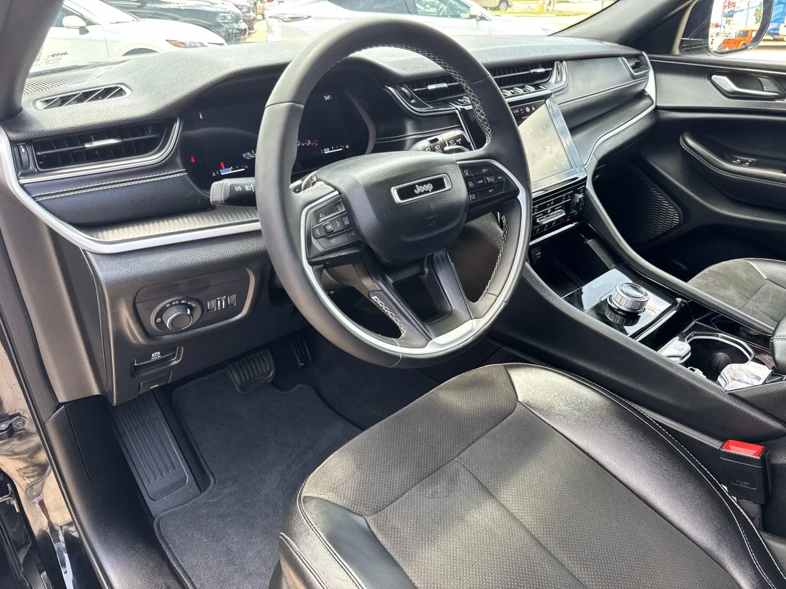 Used 2023 Diamond Black Crystal Pearlcoat Jeep Altitude image 17