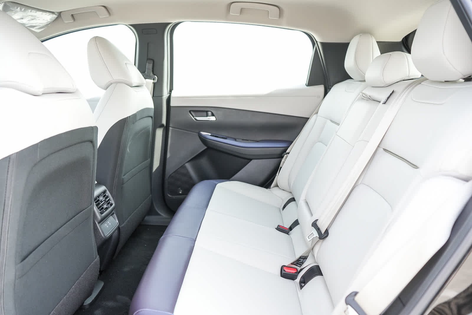New 2026 Everest White Pearl TriCoat / Super Black Two-tone Nissan SV+ image 20