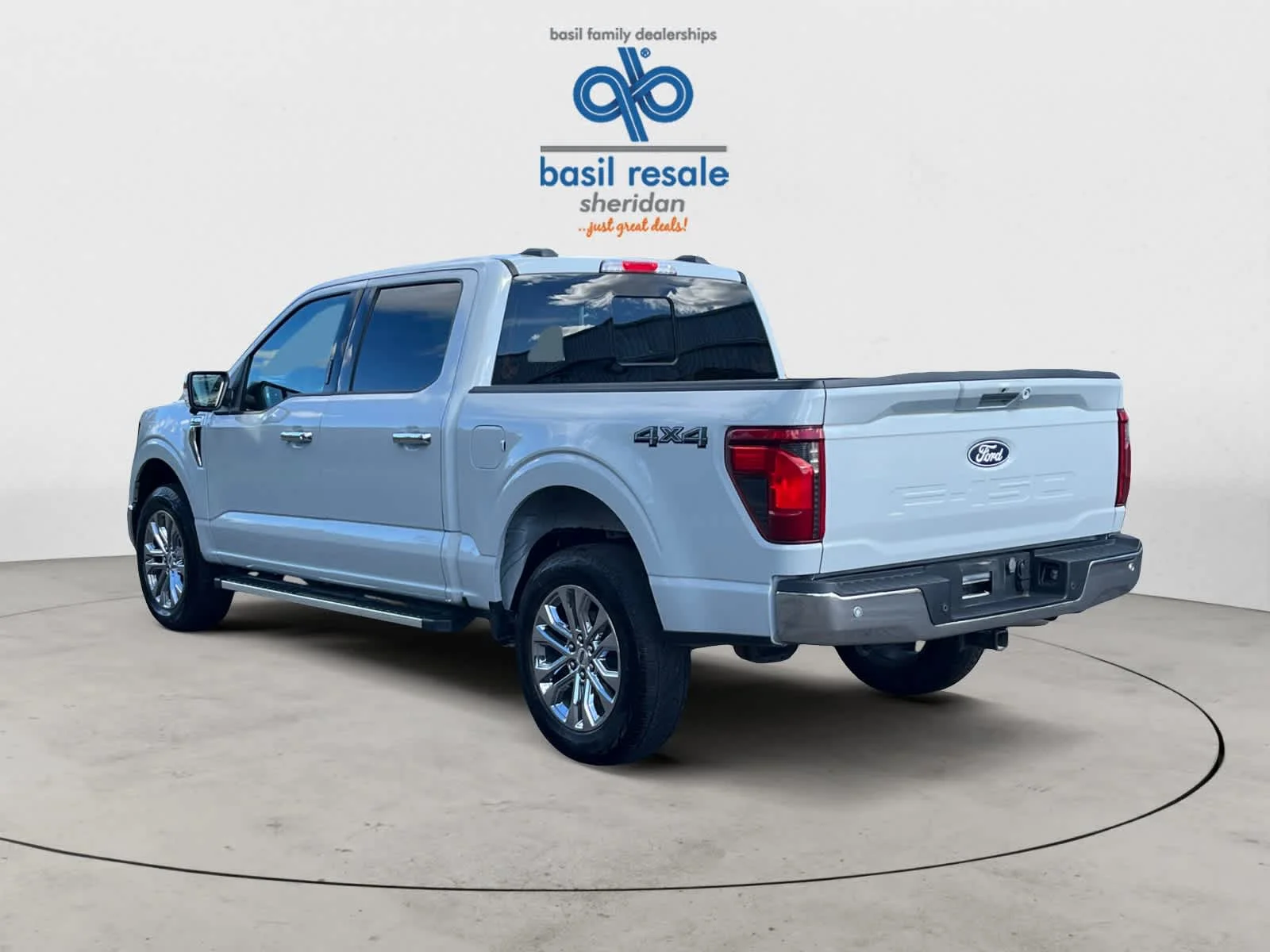 Used 2024 Avalanche Ford XLT image 2