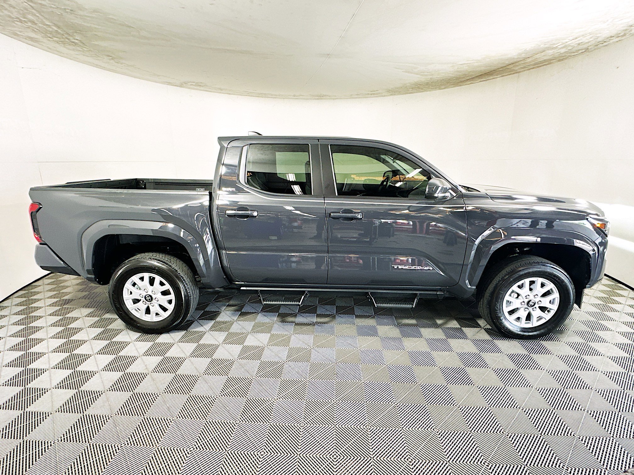 2025 Toyota Tacoma thumbnail 4