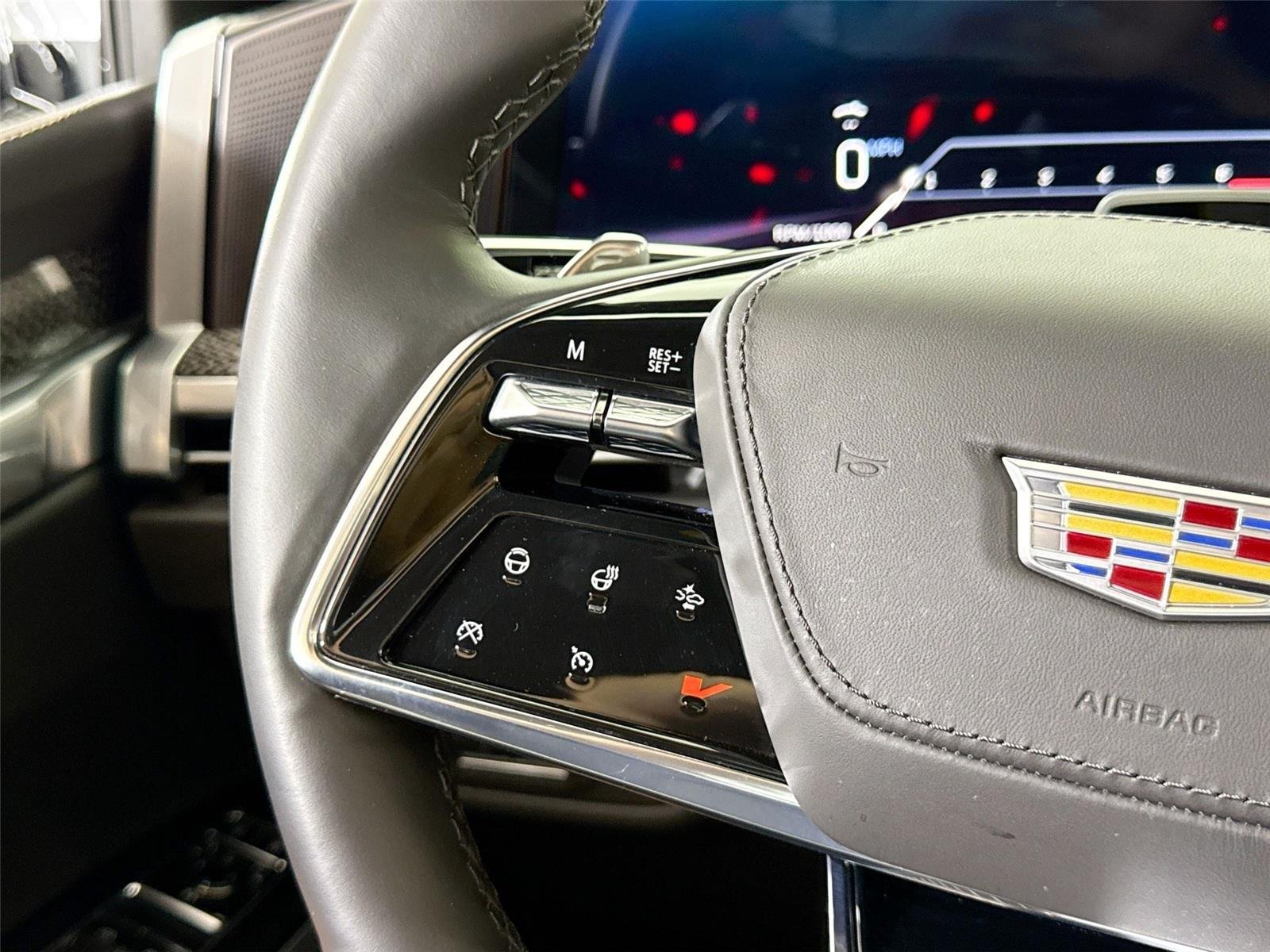 Used 2025 Crystal White Tricoat Cadillac AWD V-Series | Rear TVs | Super Cruise image 24