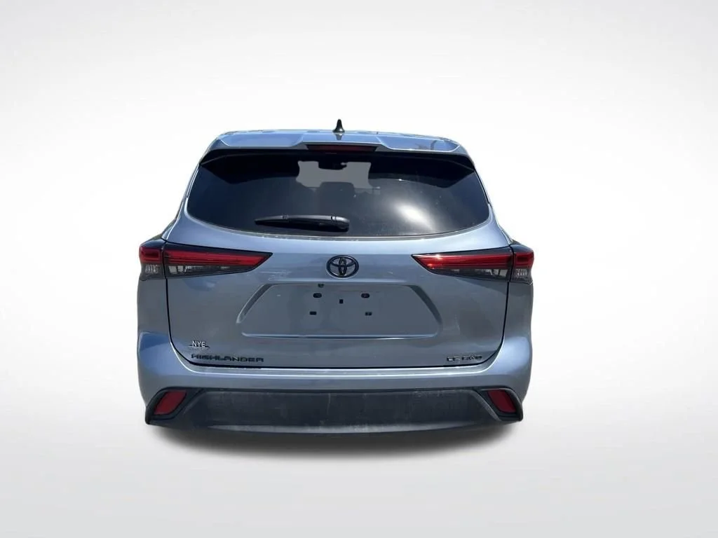 Used 2022 Moon Dust Toyota LE image 4