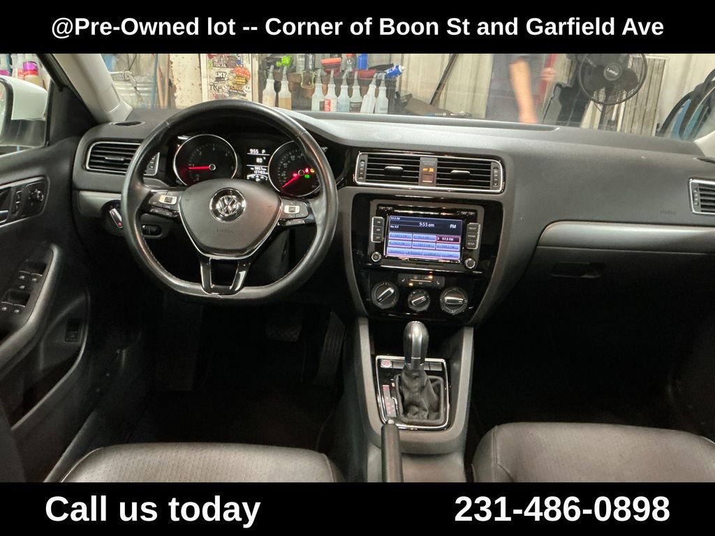 Used 2015 White Volkswagen 2.0L TDI SE image 18