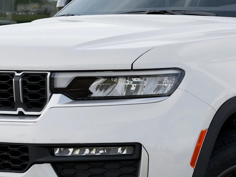 New 2027 Bright White Clear-Coat Paint Jeep Limited image 10