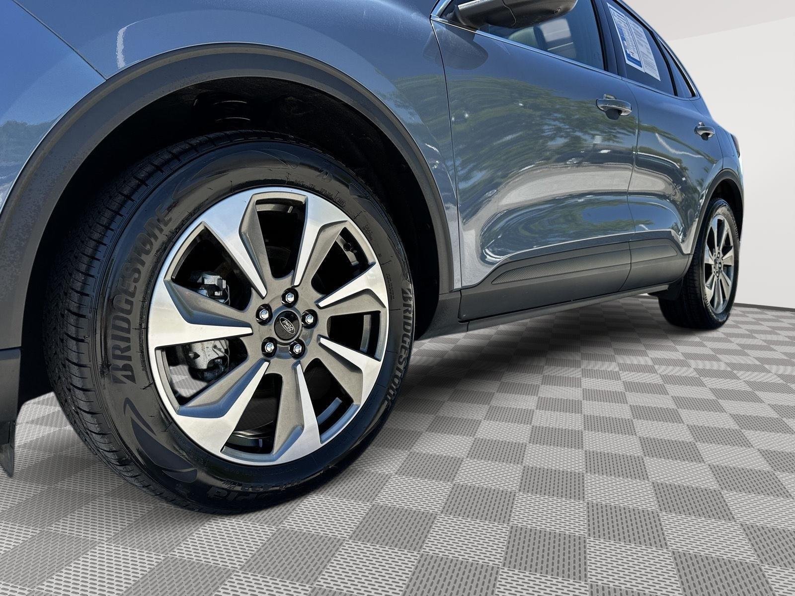 Used 2025 Vapor Blue Ford Platinum image 6