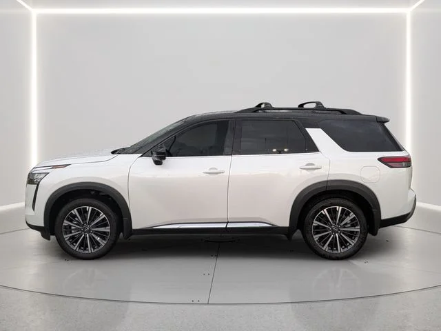 New 2026 Everest White Pearl TriCoat / Super Black Two-tone Nissan Platinum image 3