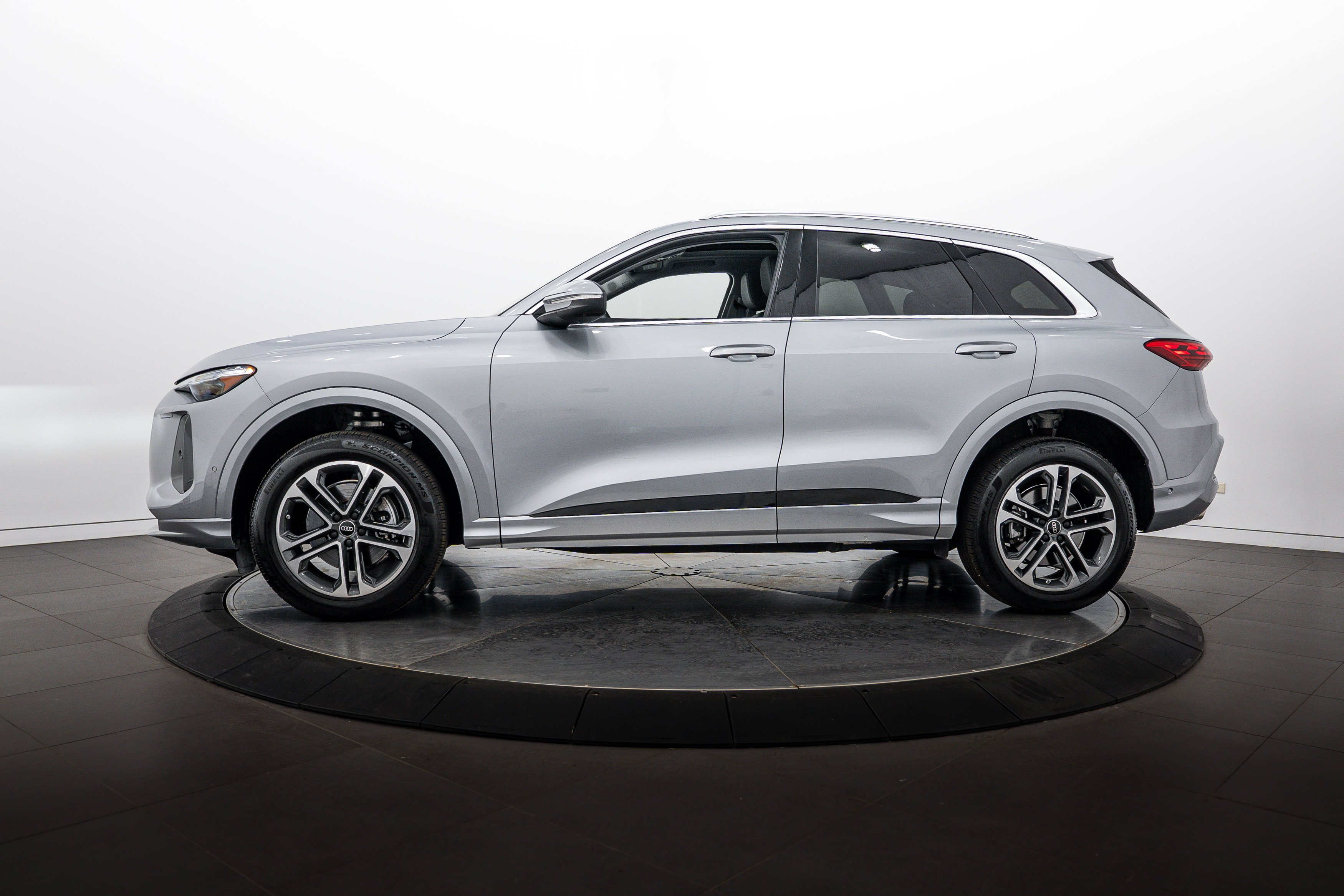 Used 2025 Florett Silver Metallic Audi Premium Plus image 6