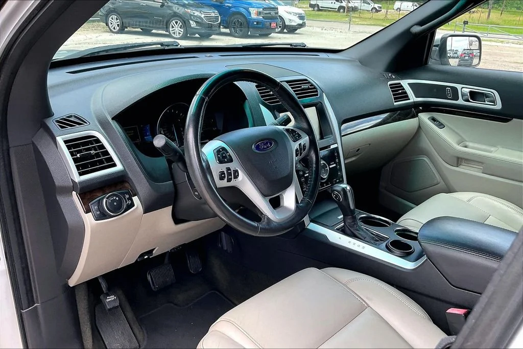 Used 2013 Silver Ford Limited image 14