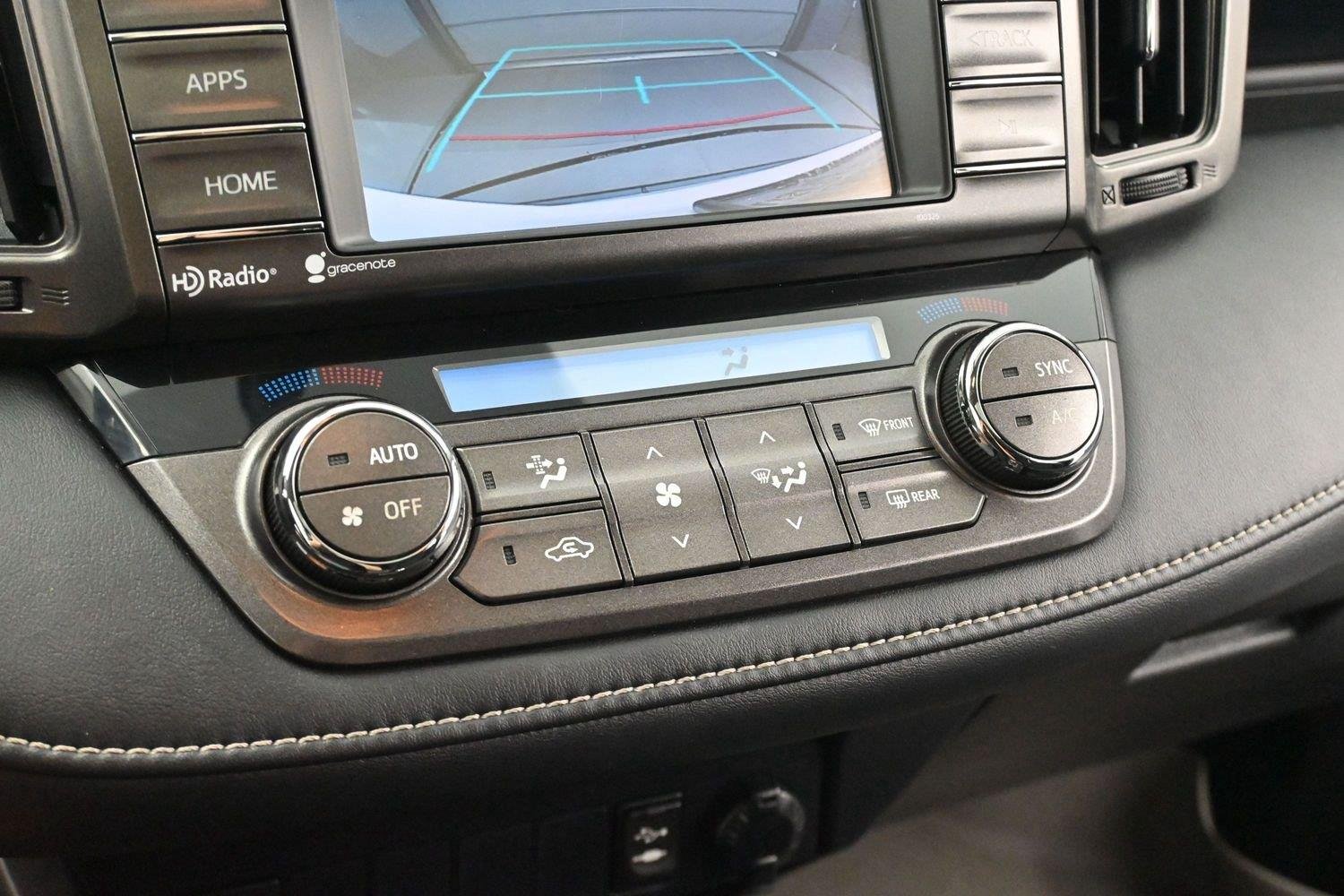 Used 2015 Super White Toyota XLE image 22