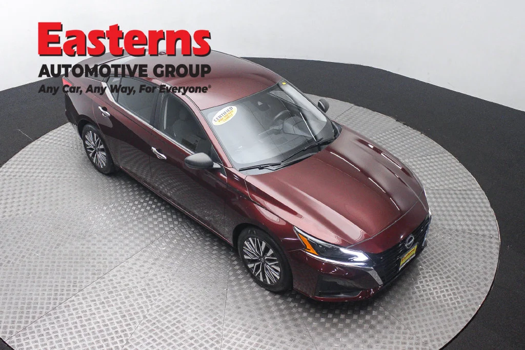 Used 2024 Red Nissan 2.5 SV image 2