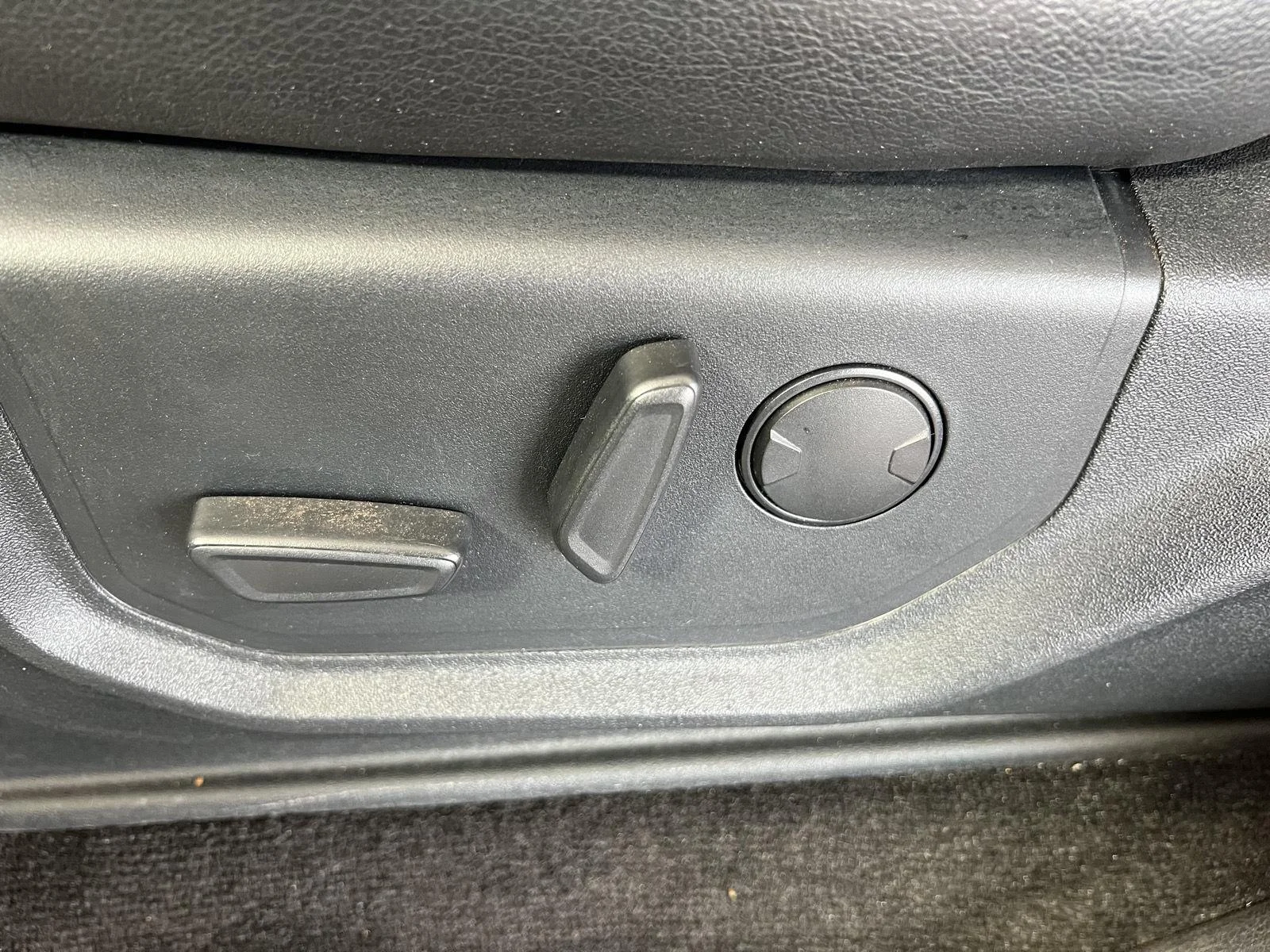 Used 2020  Ford XL image 6