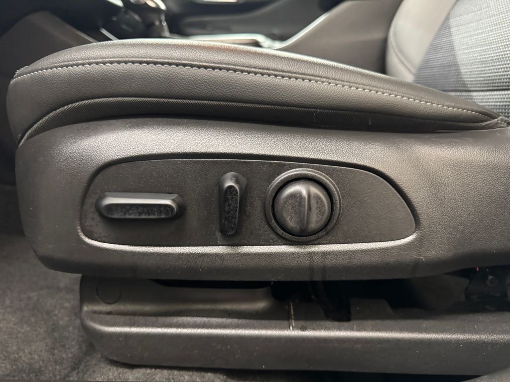 Used 2024 Summit White Buick Preferred image 15