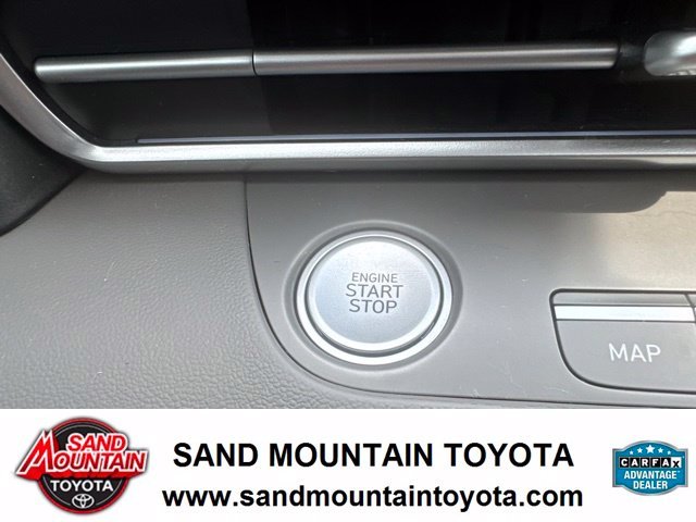 Used 2025 White Hyundai SEL Convenience image 16