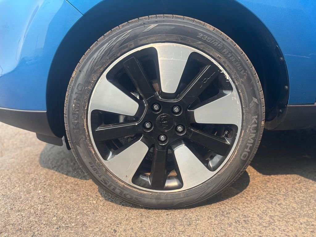 Used 2016 Blue Kia Plus image 27
