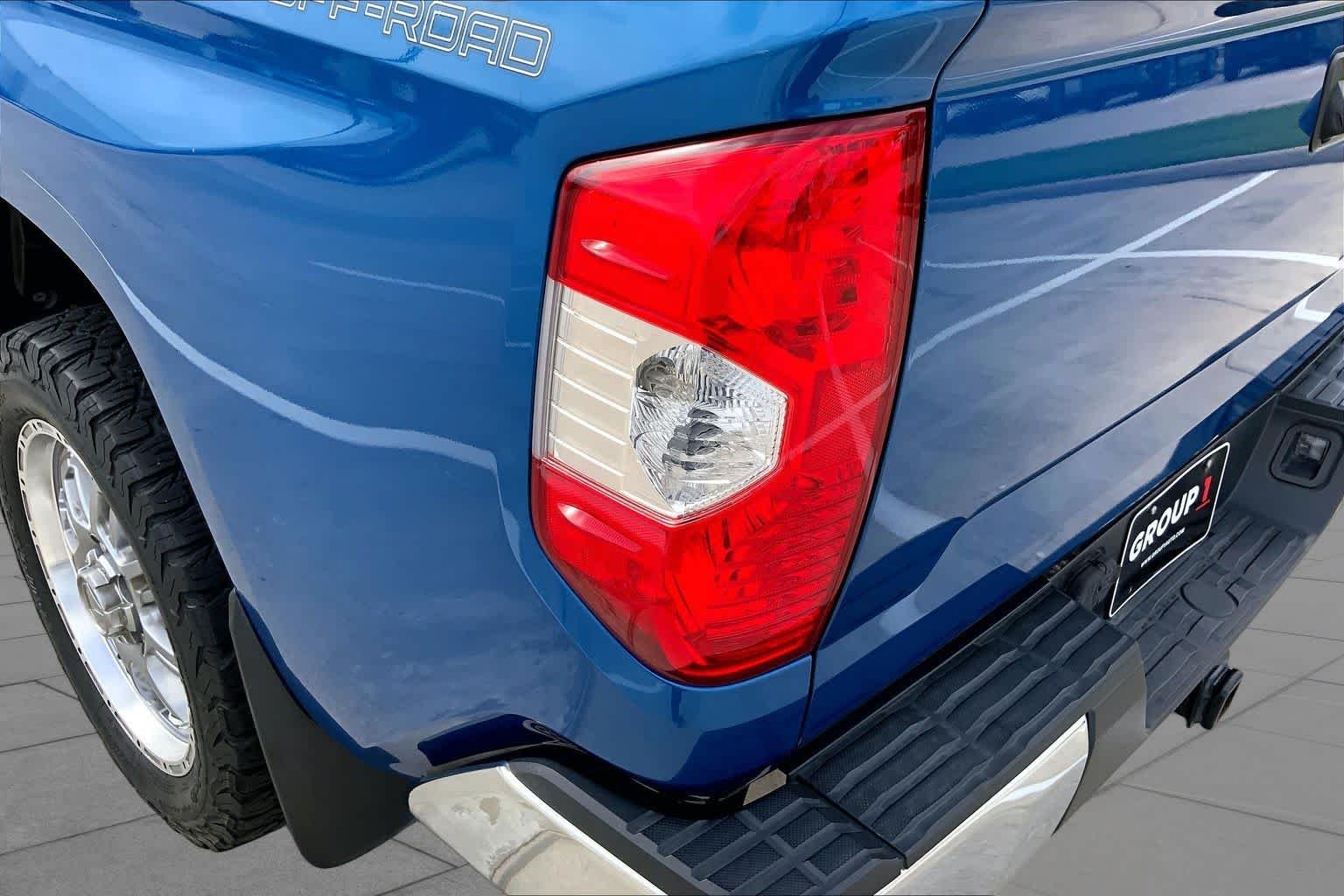 Used 2018 Blazing Blue Pearl Toyota SR5 image 27