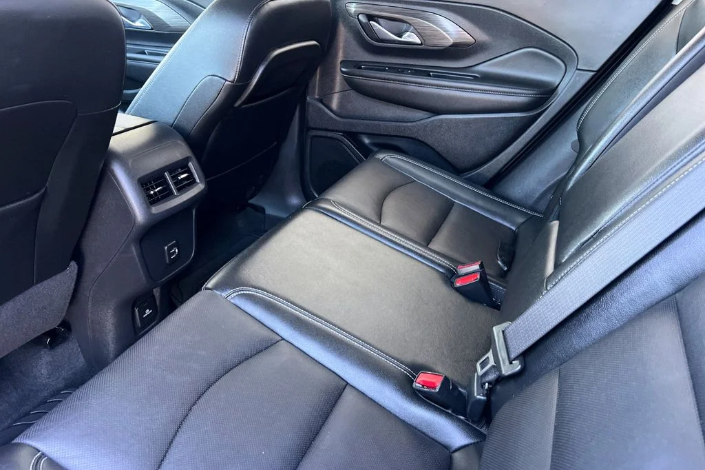 Used 2023 White GMC SLT image 14