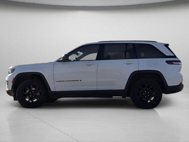Used 2024 Bright White Clearcoat Jeep  image 18
