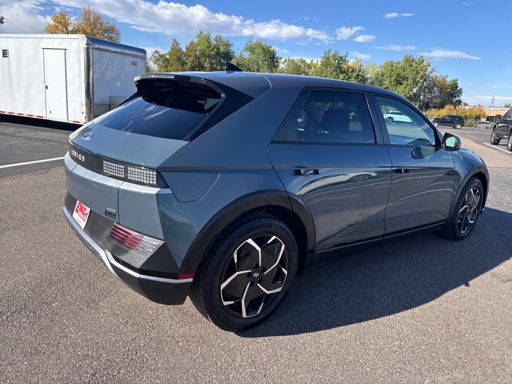 Used 2024 Digital Teal Hyundai SEL image 5