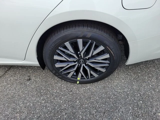New 2026 White Nissan 2.5 SV image 6