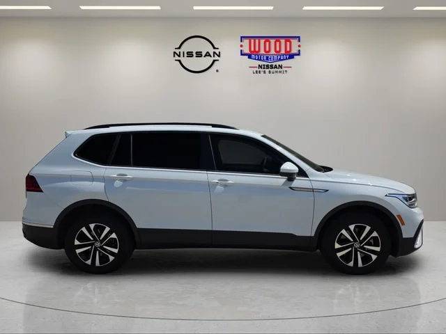 Used 2022 Pure White Volkswagen 2.0T S image 2