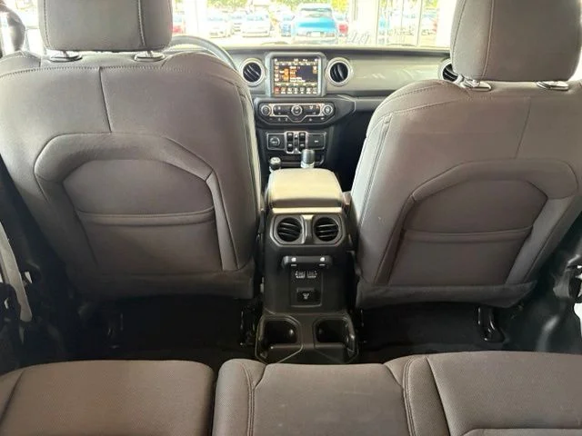 Used 2023 White Jeep Sahara image 39
