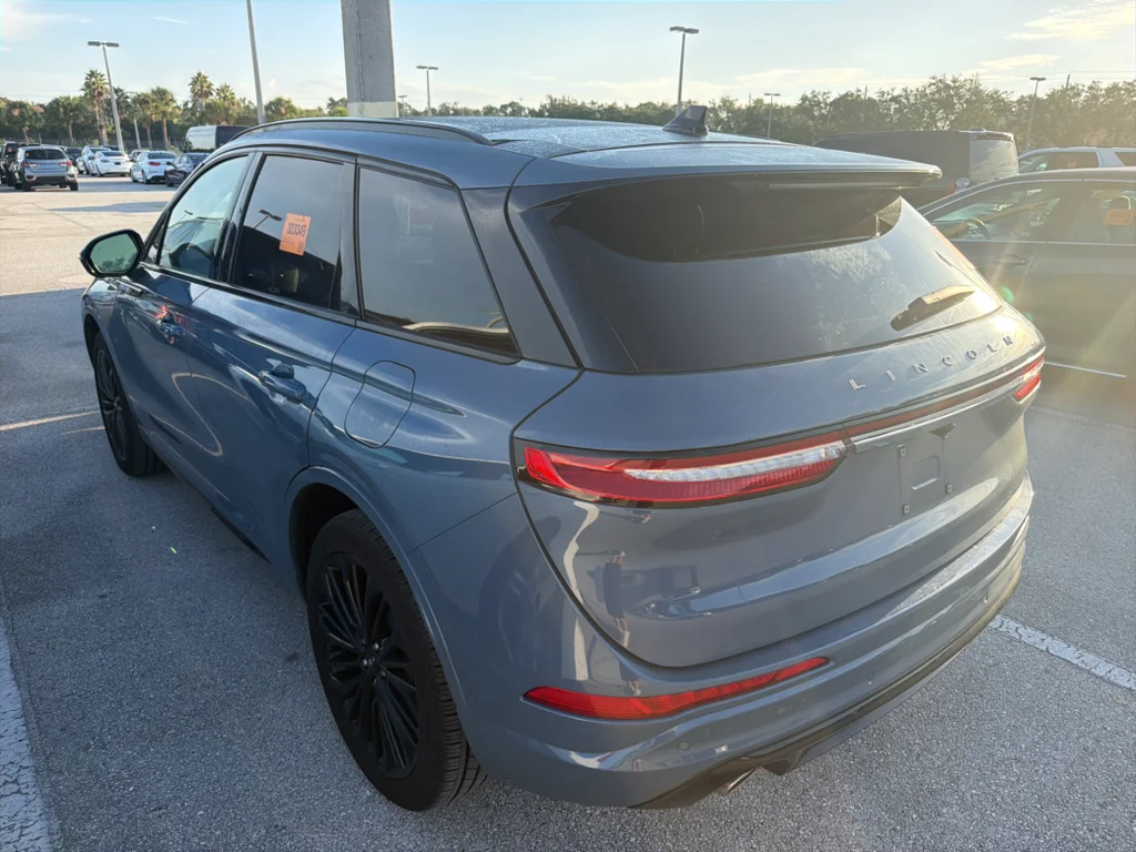 Used 2024 Whisper Blue Metallic Clearcoat Lincoln Reserve image 2