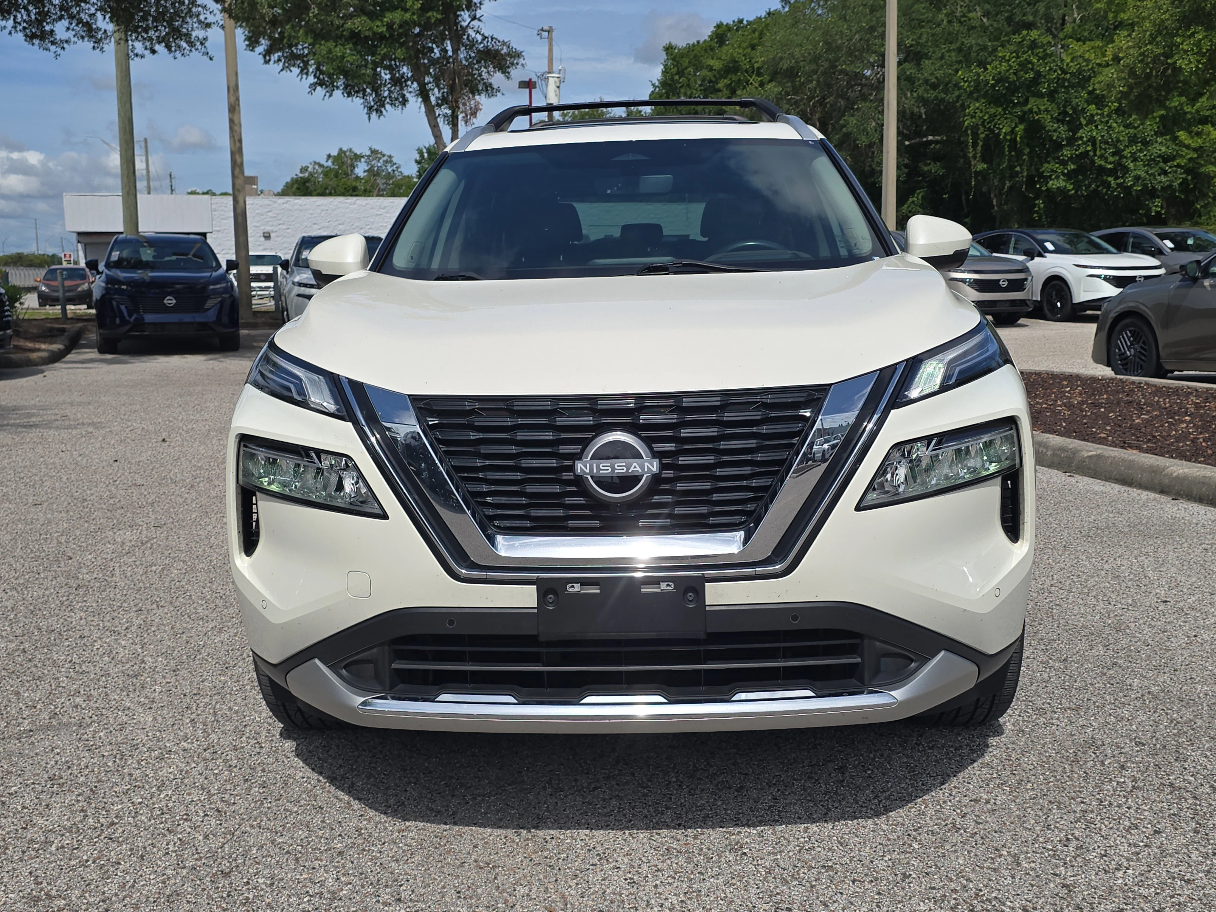 Certified Used 2023 Pearl White Tricoat Nissan Platinum image 3