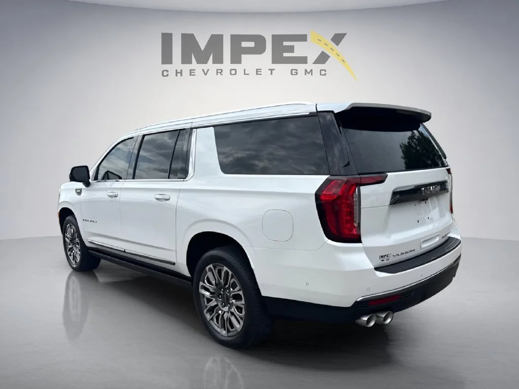 Used 2023 White Frost Tricoat GMC Denali Ultimate image 3