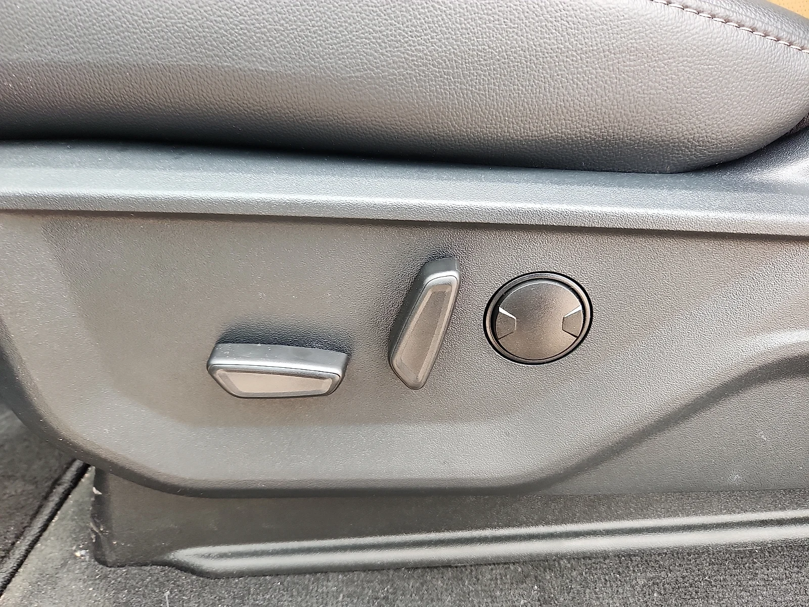 New 2026 Carbonized Gray Metallic Ford F-250® Lariat® image 16