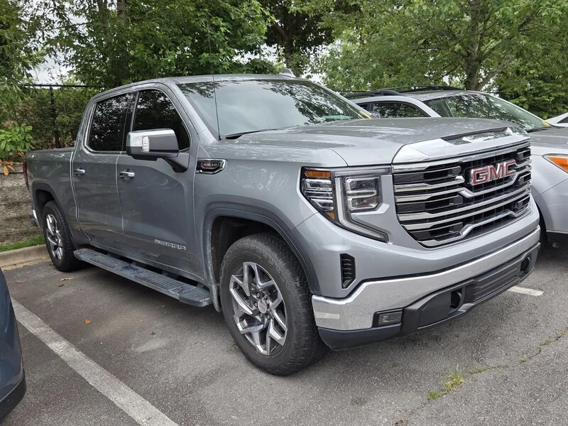 Used 2023 Sterling Metallic GMC SLT image 3