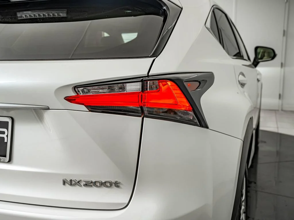 Used 2015 White Pearl Lexus 200t image 15