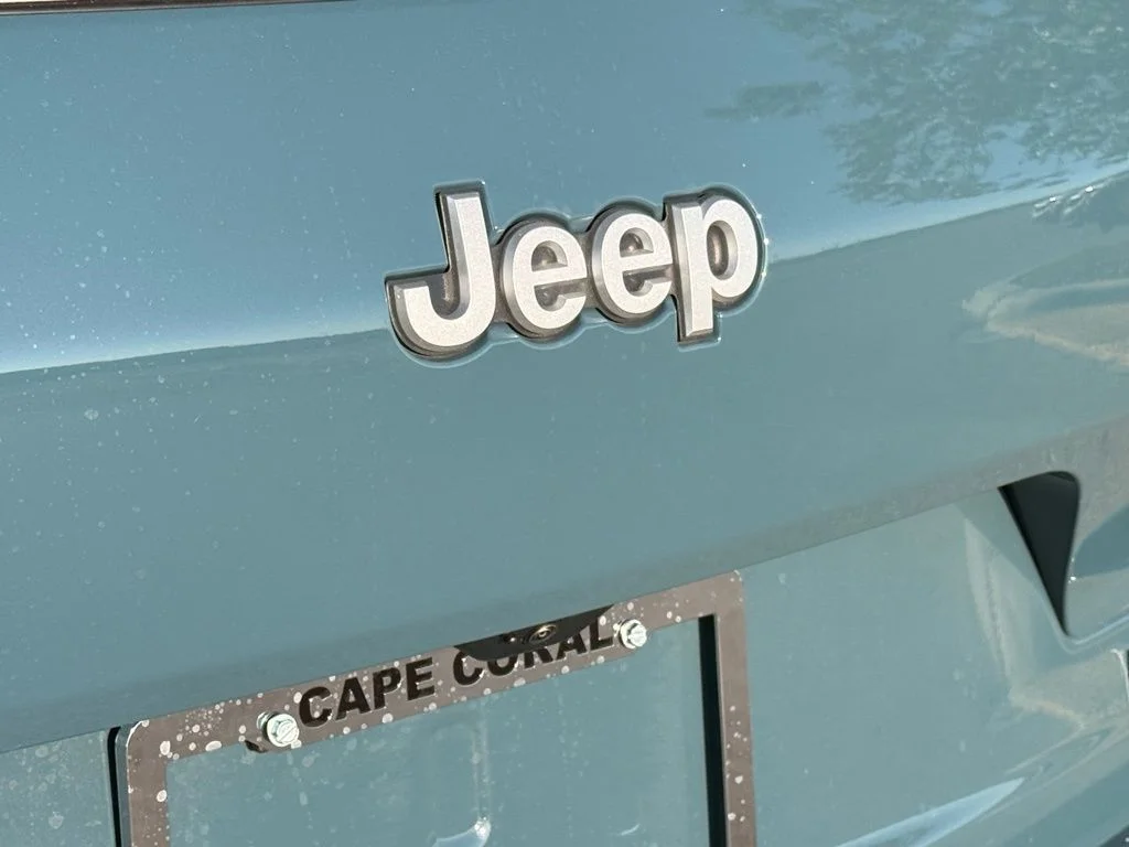 New 2026 Steel Blue Exterior Paint Jeep Limited image 36