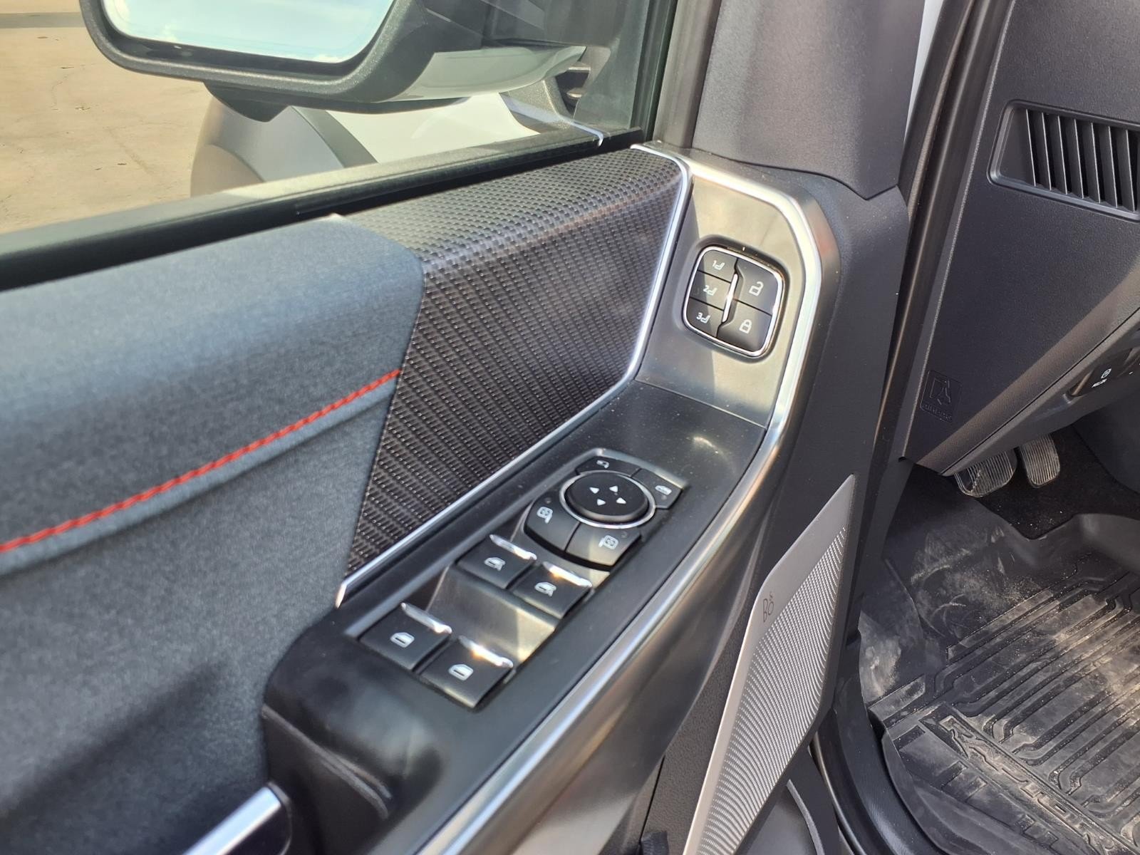 2023 Ford F-150 Raptor - Photo 16