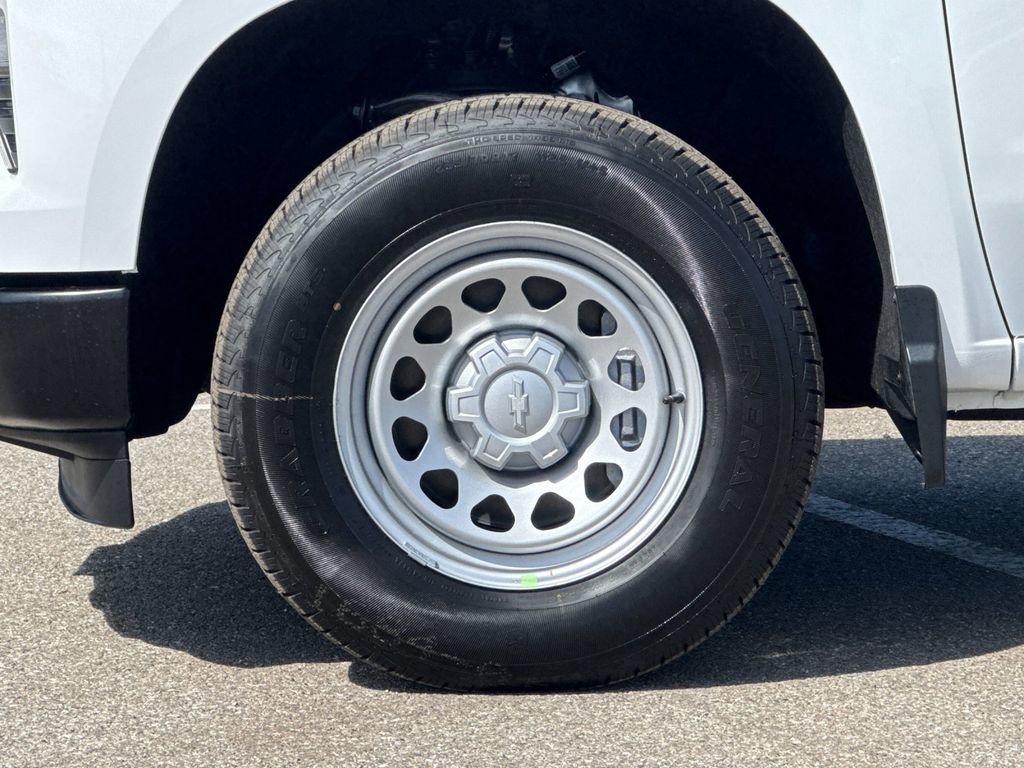 New 2026 Summit White Chevrolet WT image 22