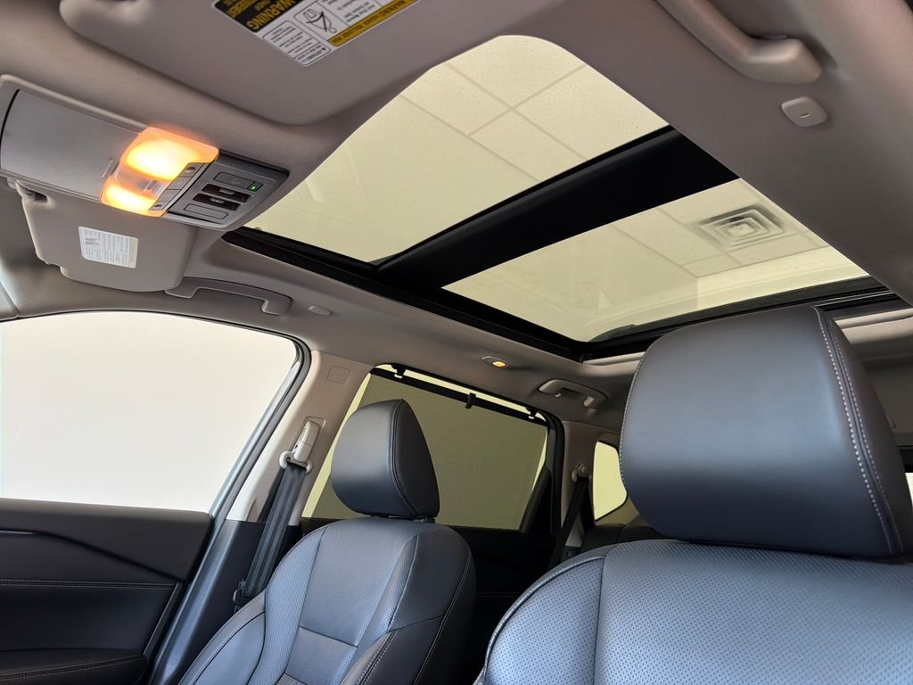 Used 2025 Gray Nissan Platinum image 18