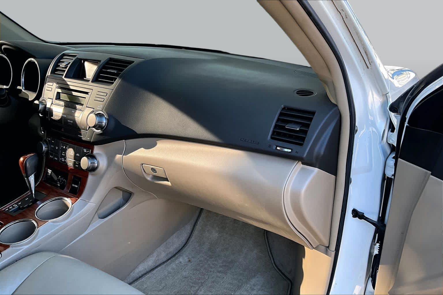 Used 2009 Blizzard Pearl Toyota Limited image 18