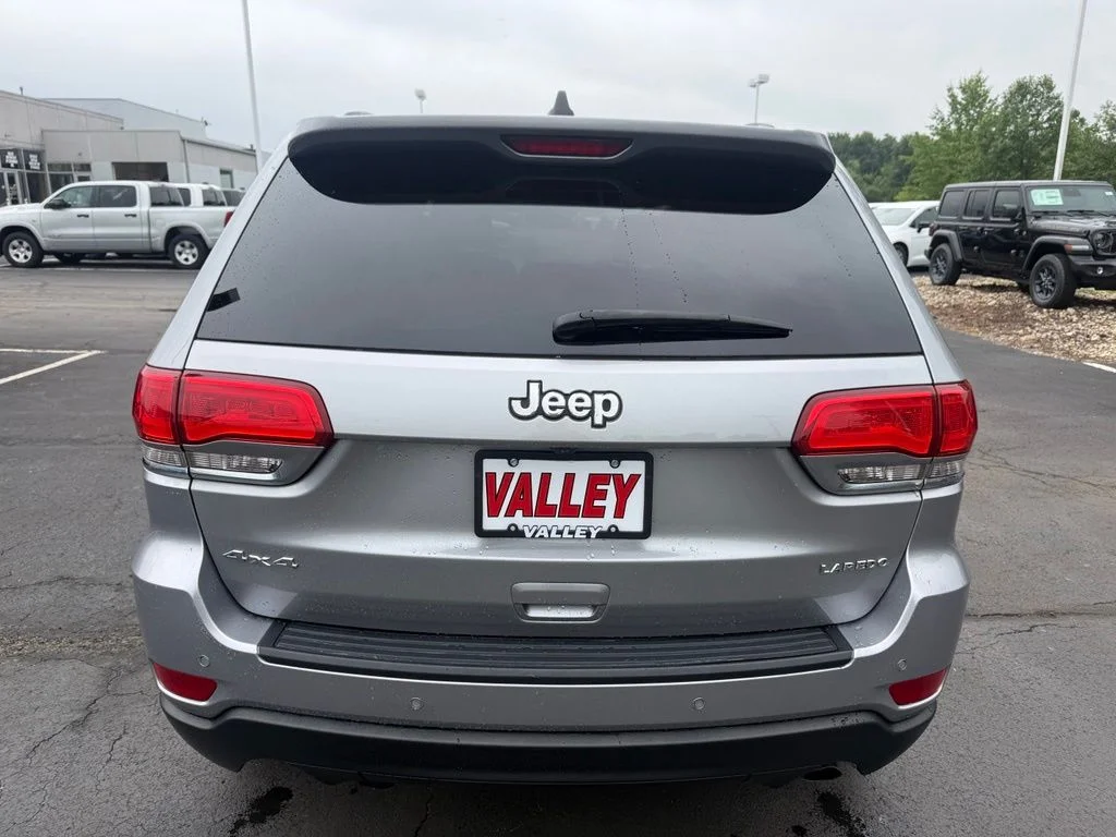 Used 2017 Silver Jeep Laredo image 5