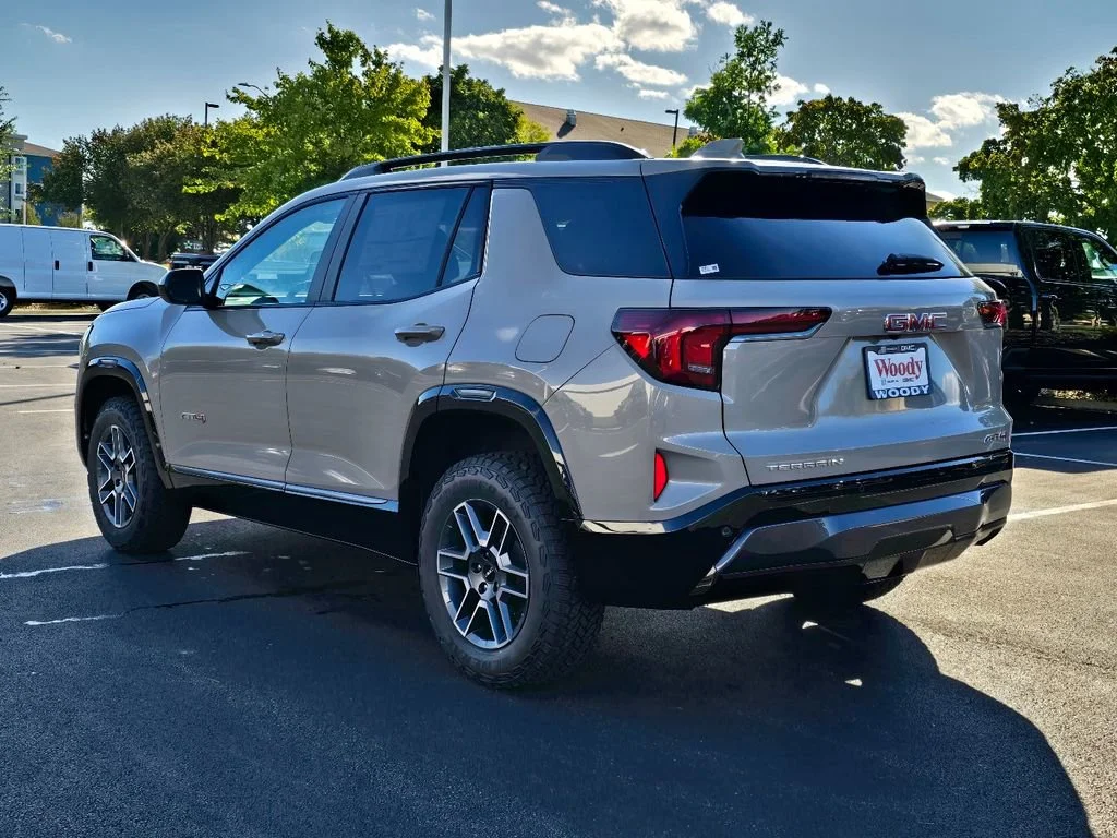 2026 GMC Terrain AT4 - Photo 8