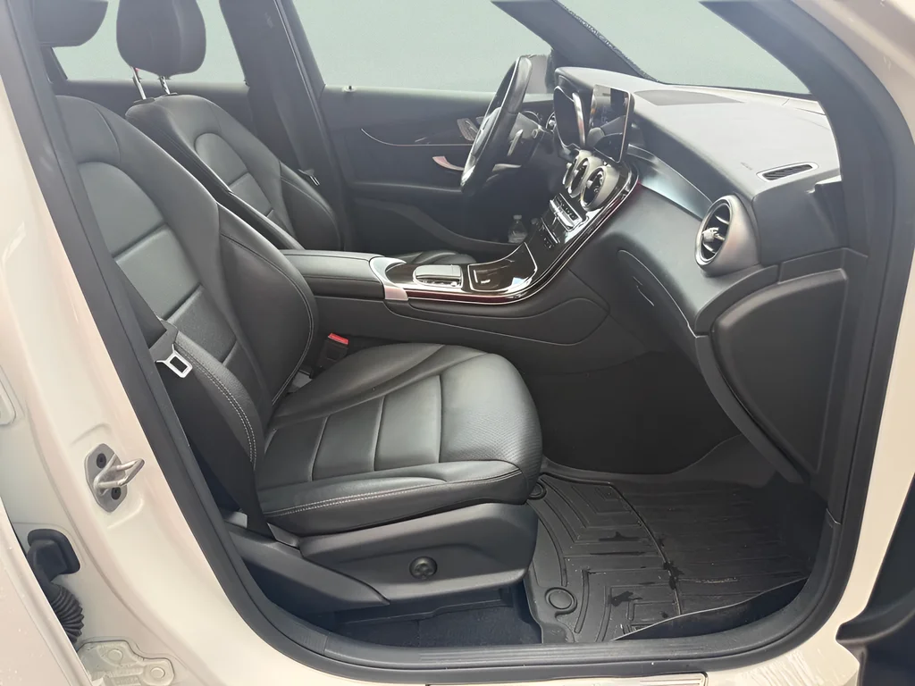 Used 2022  Mercedes-Benz GLC 300 image 12