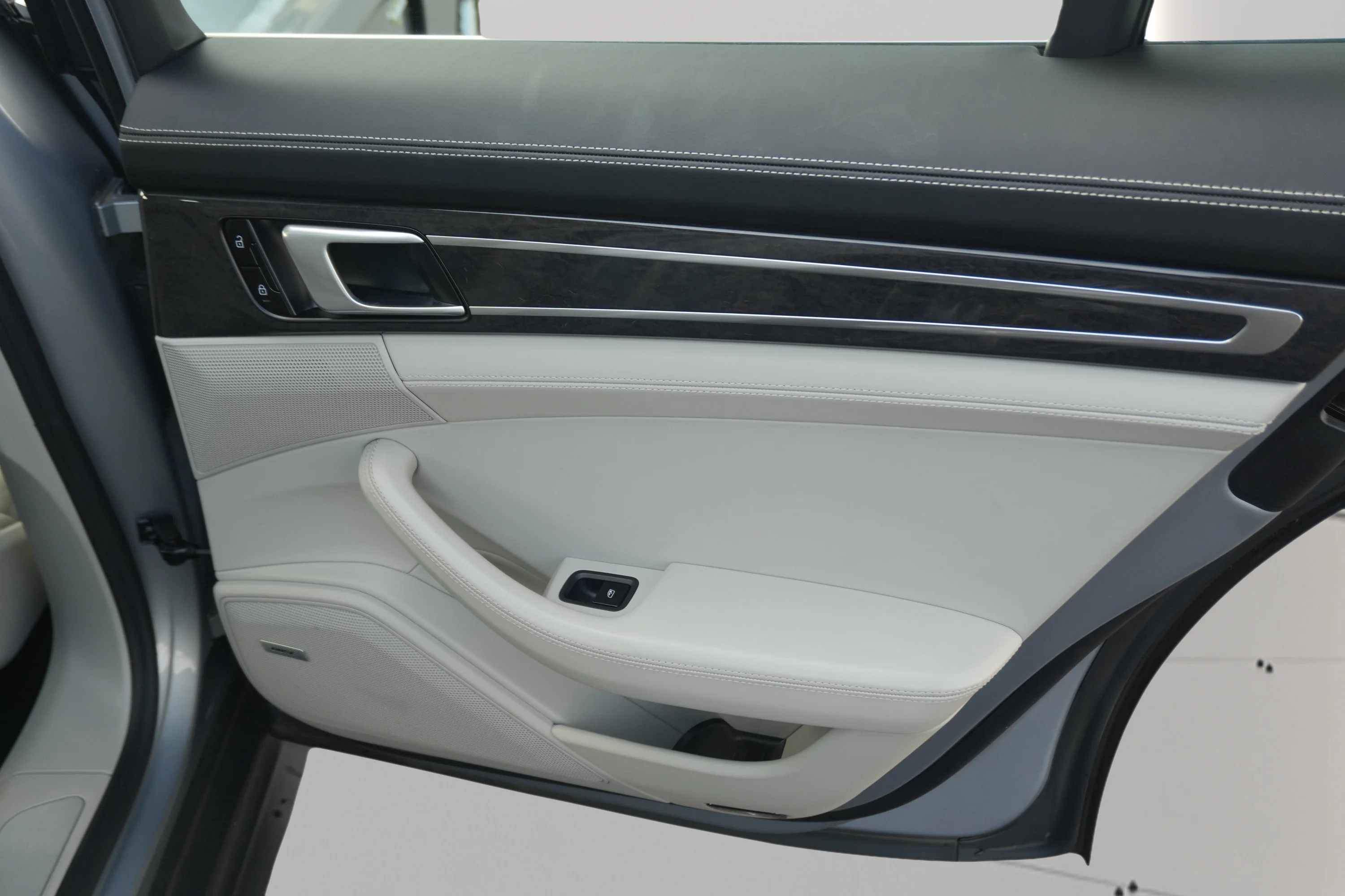 Used 2020 Dolomite Silver Metallic Porsche 4 E-Hybrid image 23
