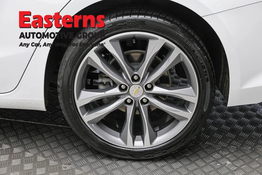Used 2024 White Chevrolet LT image 8
